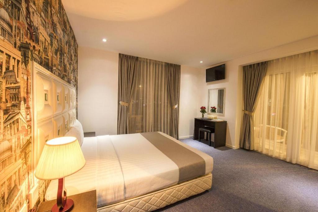 Golden Crown Hotel Saigon Ho Chi Minh City Exterior photo