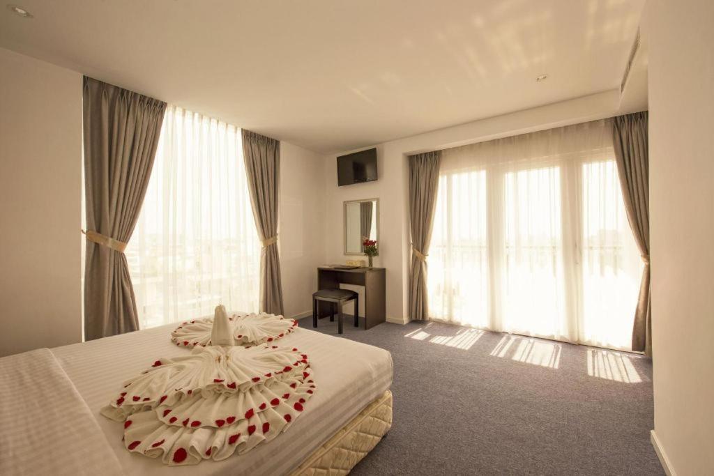 Golden Crown Hotel Saigon Ho Chi Minh City Exterior photo