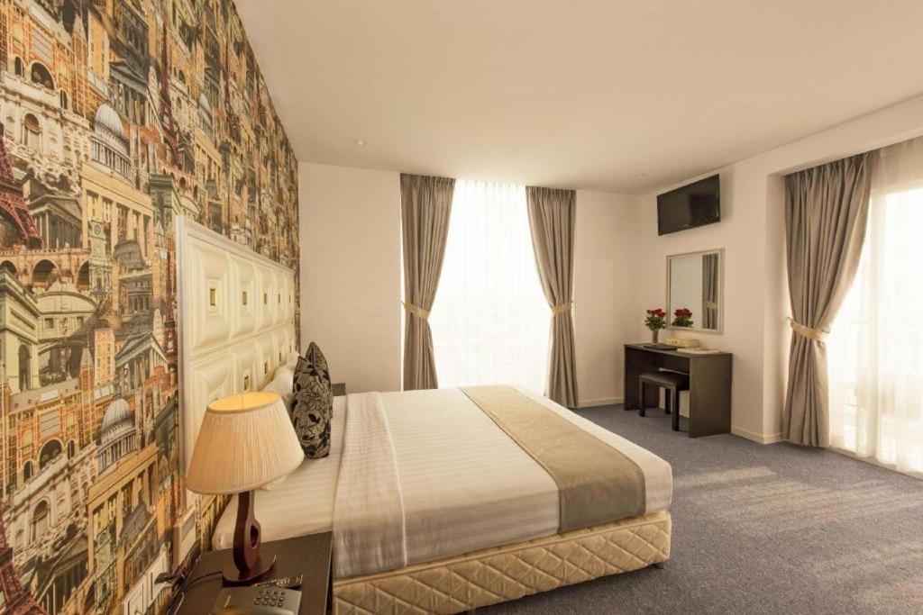 Golden Crown Hotel Saigon Ho Chi Minh City Exterior photo