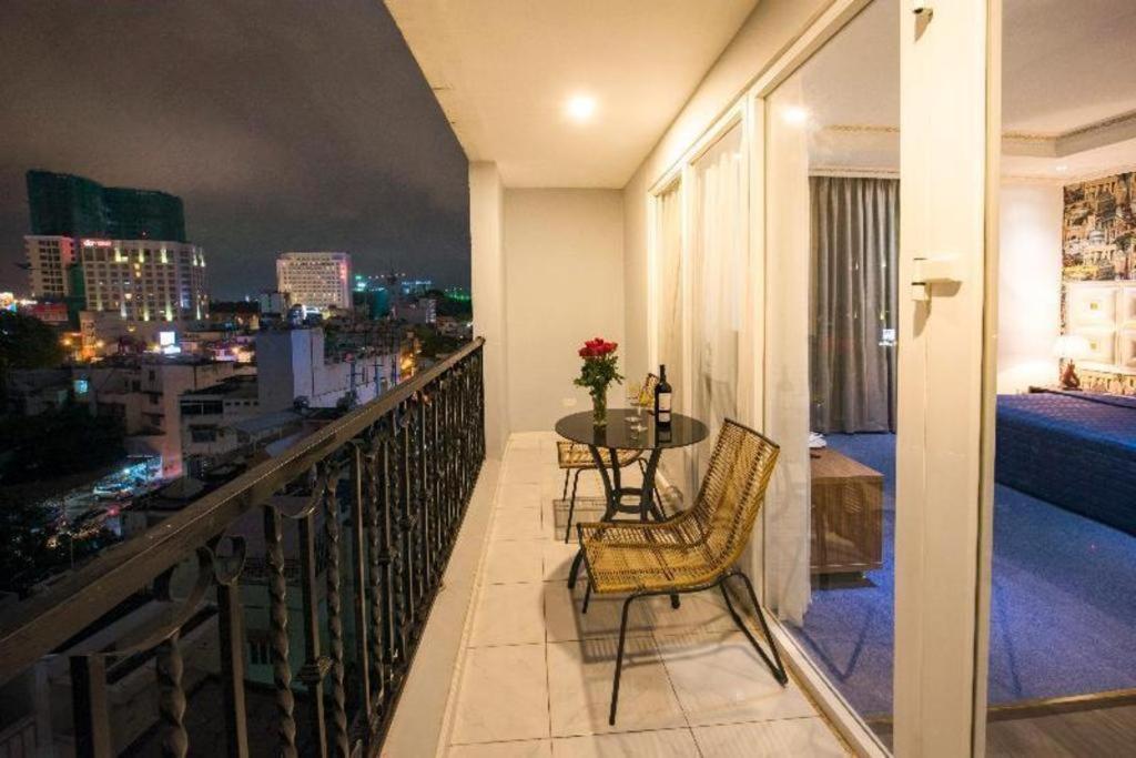 Golden Crown Hotel Saigon Ho Chi Minh City Exterior photo