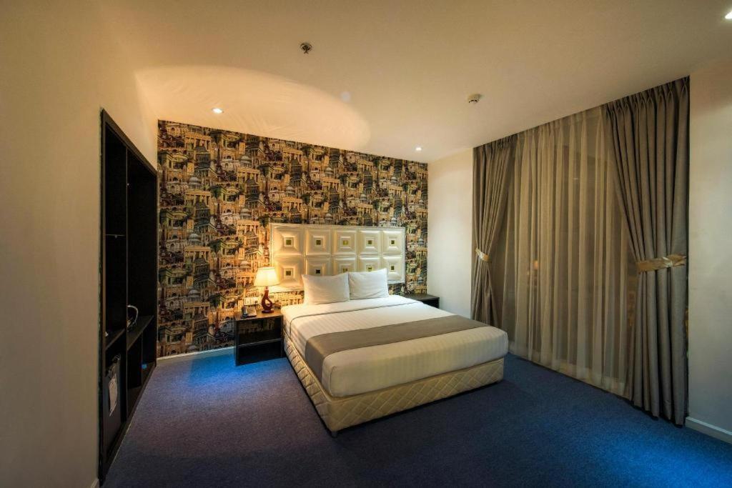 Golden Crown Hotel Saigon Ho Chi Minh City Exterior photo