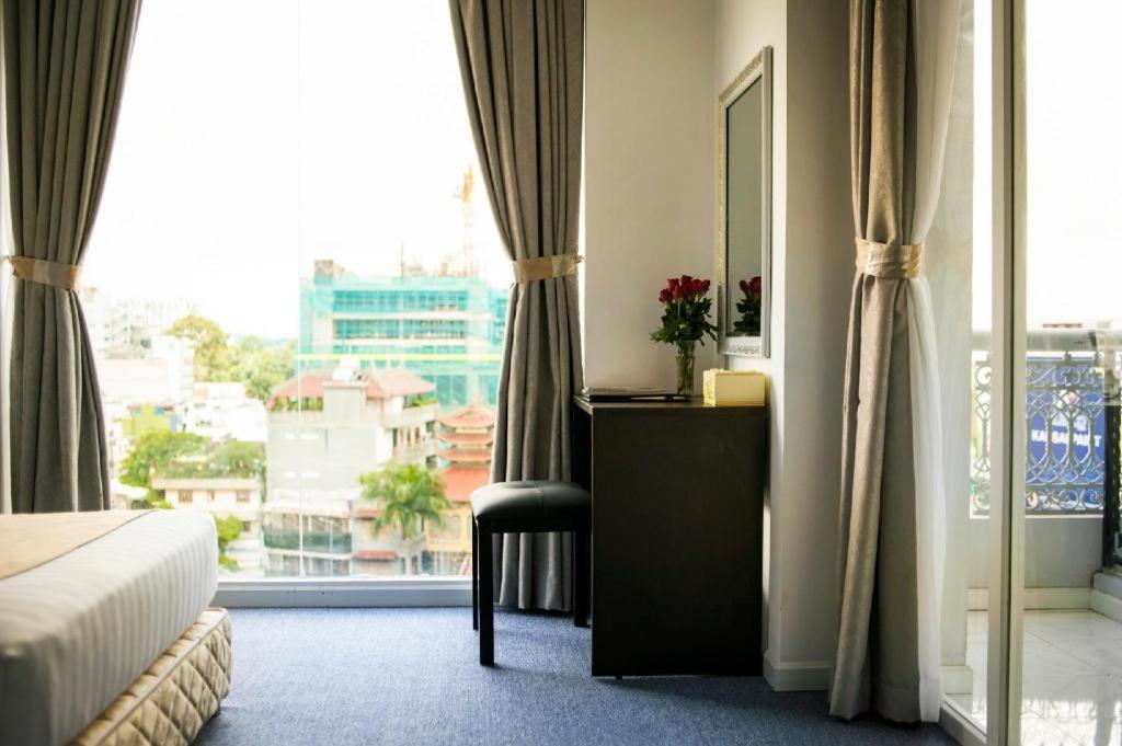 Golden Crown Hotel Saigon Ho Chi Minh City Exterior photo