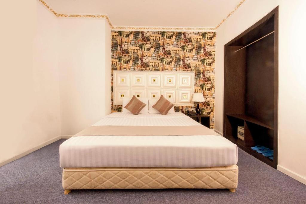 Golden Crown Hotel Saigon Ho Chi Minh City Exterior photo