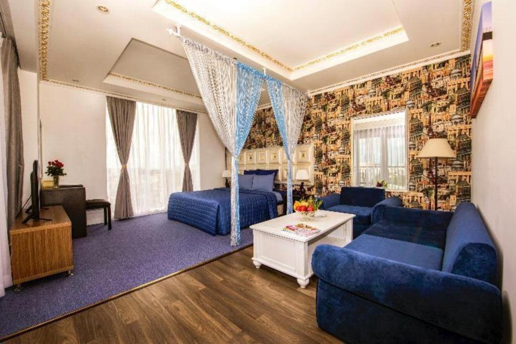 Golden Crown Hotel Saigon Ho Chi Minh City Exterior photo
